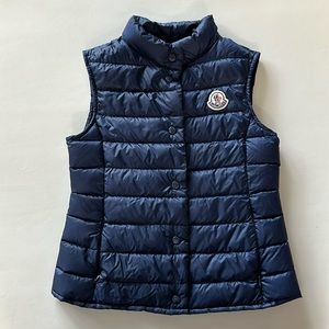 Moncler kids vest size 8 Navy
